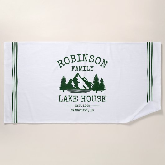 Familienname Lake House Forest Green Trees White Strandtuch (Vorderseite)