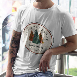 Familienname Lake House Pine Tree Hintergrund T-Shirt