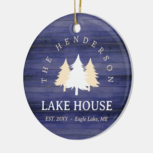 Familienname Lake House Pine Trewood Personalisier Keramik Ornament (Links)