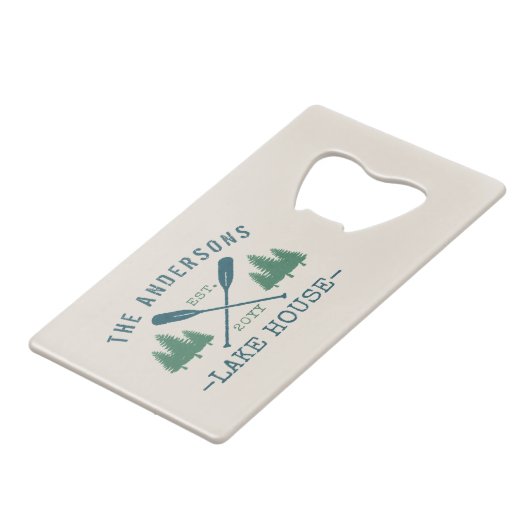 Familienname Lake House Rustikale Oars Pine Trees Geldbeutel Flaschenöffner (Rückseite Schrägansicht)
