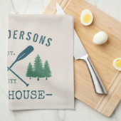 Familienname Lake House Rustikale Oars Pine Trees Geschirrtuch (Viertel Falte)