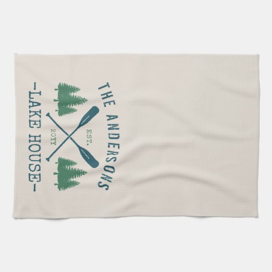 Familienname Lake House Rustikale Oars Pine Trees Geschirrtuch (Horizontal)