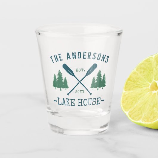 Familienname Lake House Rustikale Oars Pine Trees Schnapsglas (Vorderseite)
