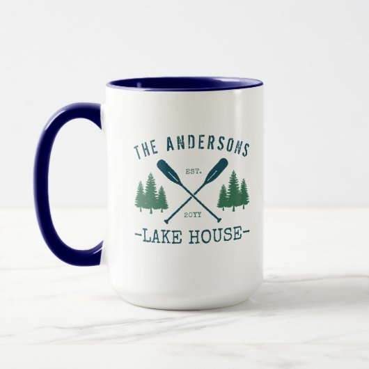 Familienname Lake House Rustikale Oars Pine Trees Tasse (Links)