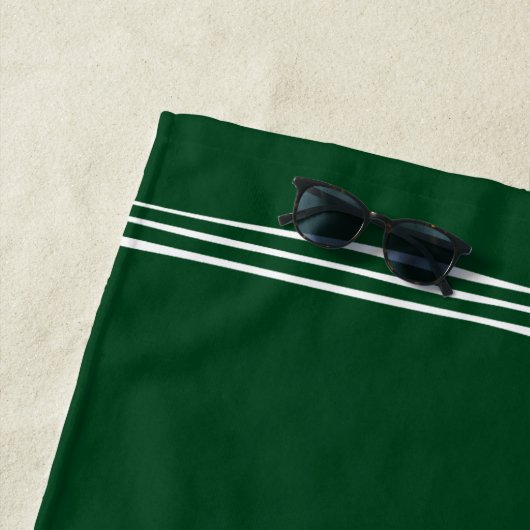 Familienname Lake House Trees Forest Green White Strandtuch (Beispiel)