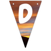 Familienname Orange Yellow Sunset Behind Mountains Wimpelkette (Dritte Fahne)