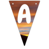 Familienname Orange Yellow Sunset Behind Mountains Wimpelkette (Erste Fahne)