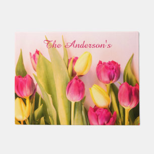 Familienname, rosa und gelbe Tulpen Fußmatte