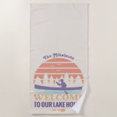 Familienname von Retro Lake House Strandtuch (Vorderseite)