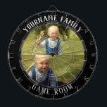 Familienname Zwei Fotos Spielzimmer Dartscheibe<br><div class="desc">Farbiger Hintergrund mit individuelle Name und zwei Foto Option in der Mitte des Boards. Andere Farben sind im Shop erhältlich.</div>