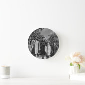 Familienspaziergang Runde Wanduhr (Zuhause)