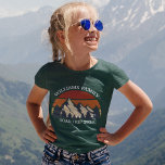 Familienstreit Urlaub Gebirge Custom Kinder T-Shirt<br><div class="desc">Dieser phantastische Sonnenuntergang über Felsgebirgen in der Natur ist ein großartiges Bild für ein Set von individuellen T - Shirt für einen Familienurlaub, eine Wiedersehen, eine Fahrt oder einen Sommerurlaub. Gedenken Sie Ihre Ferienwoche mit passenden T-Shirts für Mama, Papa, Bruder und Schwester. Fügen Sie einfach Ihren eigenen Nachnamen und das...</div>