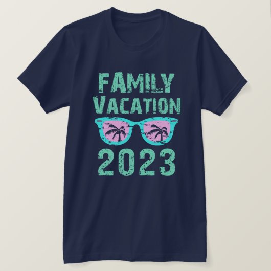 Familienurlaub 2023. Familienpassende Ferien T-Shirt (Design vorne)