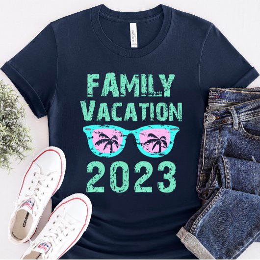 Familienurlaub 2023. Familienpassende Ferien T-Shirt