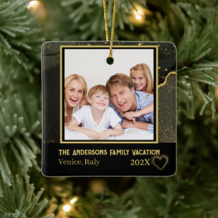Familienurlaub Foto schwarz und gold Keramikornament