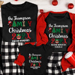 Familienweihnachtsknüpfen Erinnerungen zusammen Tri-Blend Shirt<br><div class="desc">Feiern Sie die Urlaubssaison stilvoll mit unserem Tri-Blend Shirt "Custom Family Making Erinnerungen Together". Dieses Shirt ist so konzipiert, dass es Ihre Familie naher macht und ist ideal für einen angenehmen Urlaub. Egal ob Sie Kekse backen, den Baum dekorieren oder Ansammlung um den Kamin herum, diese passenden familiären Shirts fügen...</div>