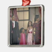 Familienwelle Barak Obama am gestern Abend von Ornament Aus Metall (Links)