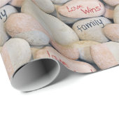 Familienzeichen auf Felsen Geschenkpapier (Rolleneckpunkt)