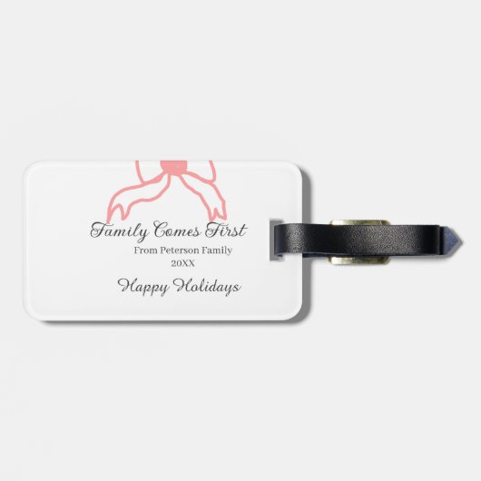 Family comes first red bow family name holidays gepäckanhänger (Rückseite horizontal)