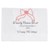 Family comes first red bow family name holidays große geschenktüte (Rückseite)