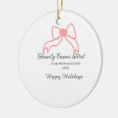 Family comes first red bow family name holidays keramik ornament (Links)