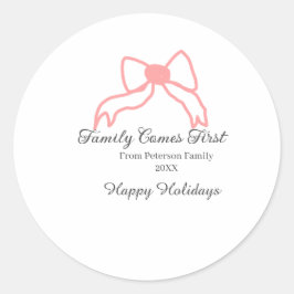 Family comes first red bow family name holidays runder aufkleber