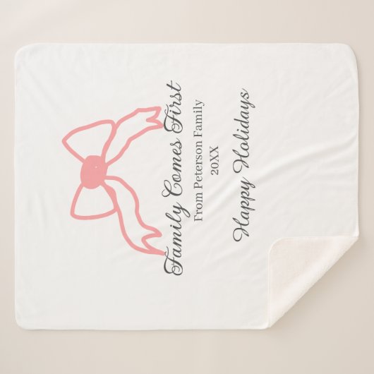 Family comes first red bow family name holidays sherpadecke (Vorderseite (Horizontal))