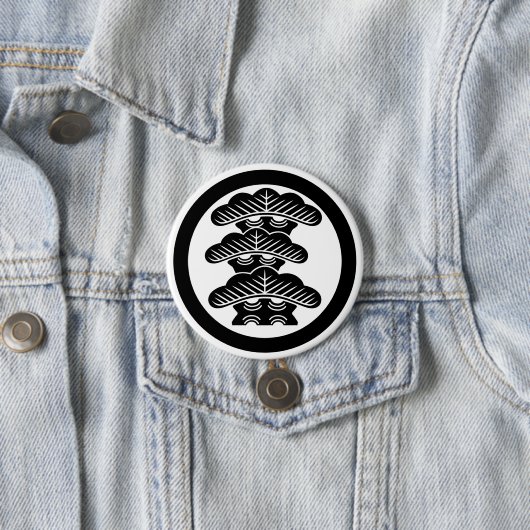 [Family Crests] Left-align 3tier pine tree w/round Button (Beispiel)