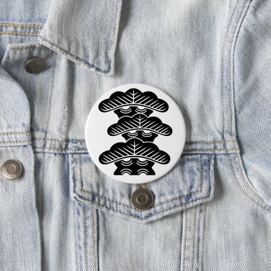 [Family Crests] Right-aligned 3tiered pine trees Button (Beispiel)