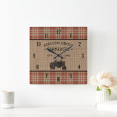 Family Farmhouse Rustic Tractor Red Plaid Burlap Quadratische Wanduhr (Zuhause)