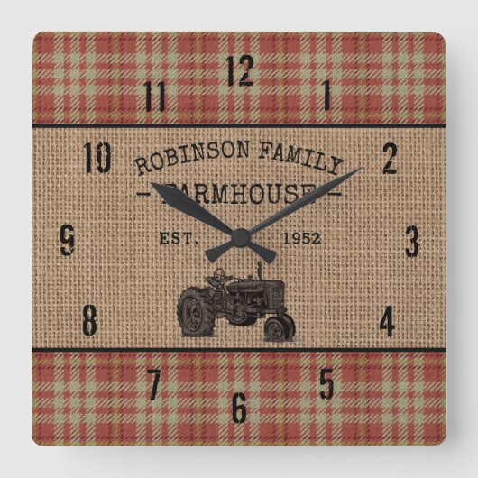 Family Farmhouse Rustic Tractor Red Plaid Burlap Quadratische Wanduhr (Vorderseite)