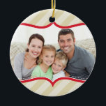 FAMILY FOTO CHRISTMAS ORNAMENT fett heller Streife<br><div class="desc">Ein besonderes Memento um einen Augenblick in der Zeit zu erleben - eine neue Tradition für Ihre Familie zu schaffen und jedes Jahr einen zu erhalten... Personalisiert mit Ihren Details & Fotos werden sich meine modernen Urlaubsprodukte sicher von der Erholung abheben. TIPP: 1. Sie können die Schriftart ändern, verschieben und...</div>