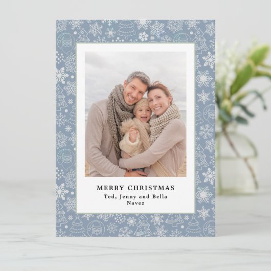 Family Foto Dusty Blue Pattern Weihnachtskarte (Stehend Vorderseite)