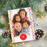 FAMILY FOTO Moderne Weihnachtsbaummuster hell Feiertagskarte<br><div class="desc">von kat massard >>> WWW.SIMPLYSWEETPAPERIE.COM << Send und extra besondere Nachricht mit Stil und Pizzazz in diesem Jahr... Personalisiert mit Ihren Details & Fotos werden sich meine modernen Urlaubsprodukte von den Grußfreuden abheben, die Ihre Freunde und Familie in dieser Saison erhalten werden, und ein besonderes Memento machen, das lange nach...</div>