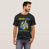 Family Gnome Proud Nana Down Syndrome Awareness T2 T-Shirt (Vorne ganz)
