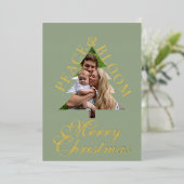 Family photo pine tree gold script green real folieneinladung (Stehend vorne)