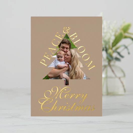 Family photo pine tree script taupe gold real folieneinladung (Stehend vorne)