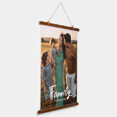 Family White Script Photo Overlay Monogram  Wandteppich Mit Holzrahmen (Gewinkelt)