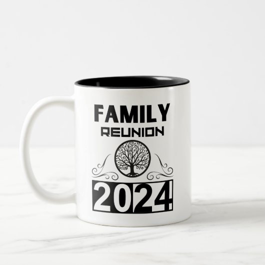 Family Wiedersehen 2024 Ansammlung Meeting Familie Zweifarbige Tasse (Links)