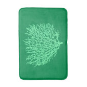 Fan Coral Print, blassgrün auf Deep Jade Green Badematte (Vorderseite Vertikal)