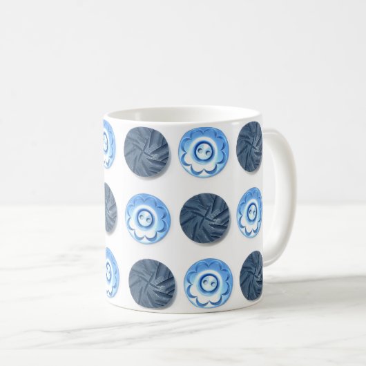 Fancy Blue Sewing Buttons on White Pattern Kaffeetasse (VorderseiteRechts)