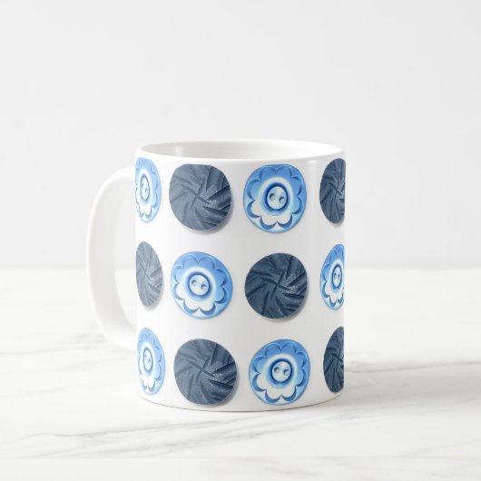 Fancy Blue Sewing Buttons on White Pattern Kaffeetasse (Vorderseite Links)