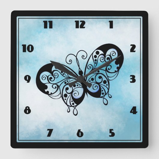 Fancy Butterfly on a Cloud Blue Background Quadratische Wanduhr (Vorderseite)