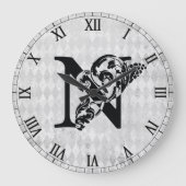 Fancy Monogramm 'N' Acryl Wanduhr (Vorderseite)