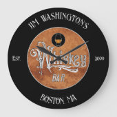 Fancy Script Whiskey Bar Große Wanduhr (Vorderseite)