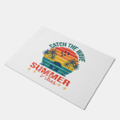 Fang die Wave Summer Vibes Fußmatte (Schrägansicht)