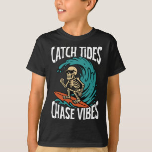 Fange Gezeiten, verfolge Vibes Skelett Surfer Stra T-Shirt
