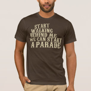 Fangen Sie an, hinter mich zu gehen. Wir können T-Shirt