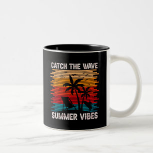 Fangen Sie die Wave Summer Vibes Zweifarbige Tasse