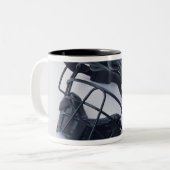 Fänger-Maske Zweifarbige Tasse (Vorderseite Links)